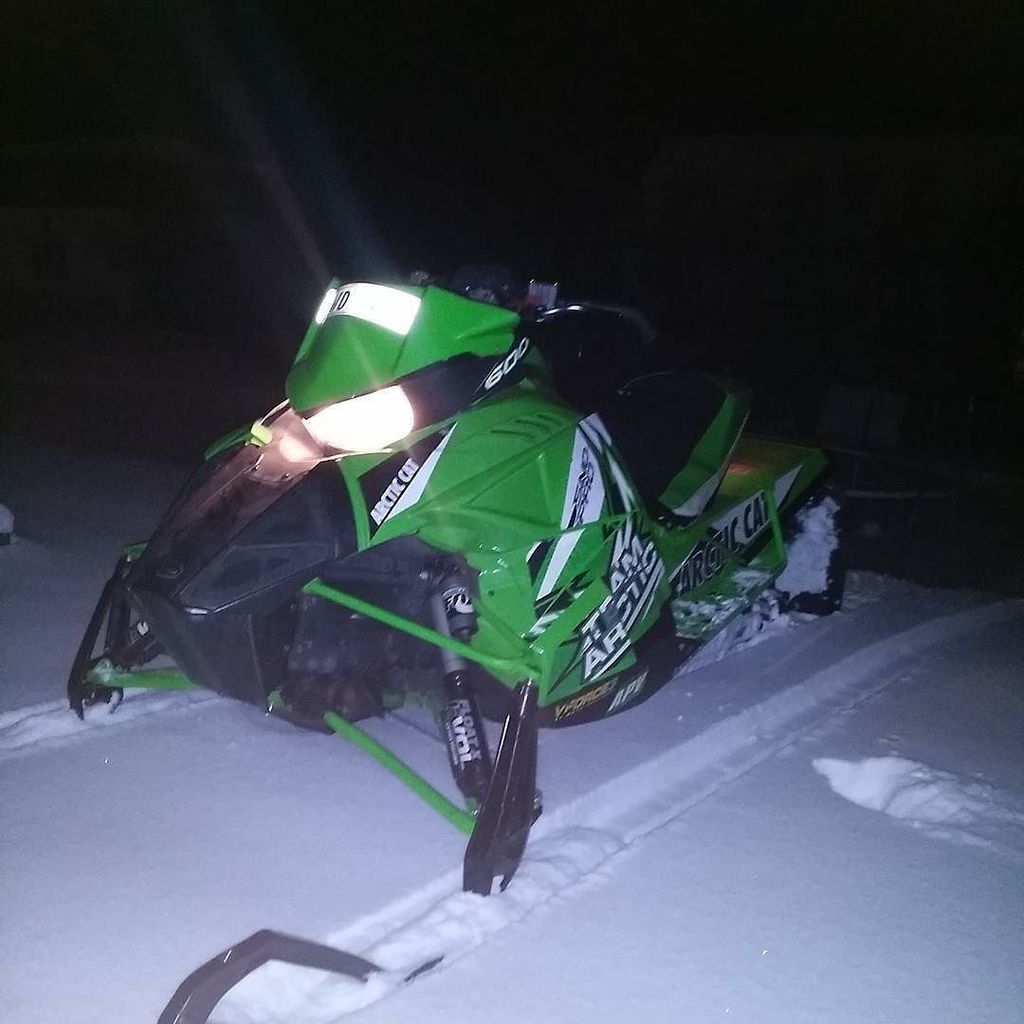 SnowmobileFotos's tweet photo. #Snowmobile Foto: By Instagram _knugen_ https://t.co/zSGV18KRbF Kissekatten 😍 #arcticcat #sx600 #sledrush #snowmob… https://t.co/ducfyuhVjr
