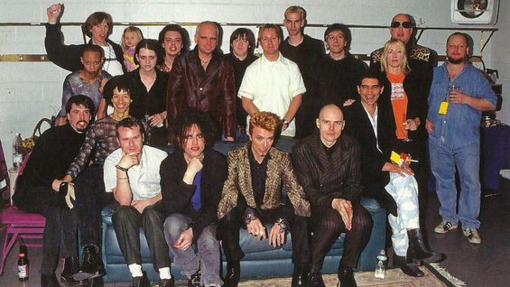 David Bowie’s friends and admirers pay tribute to the rock ‘n’ roll icon avc.lu/1K9meEA