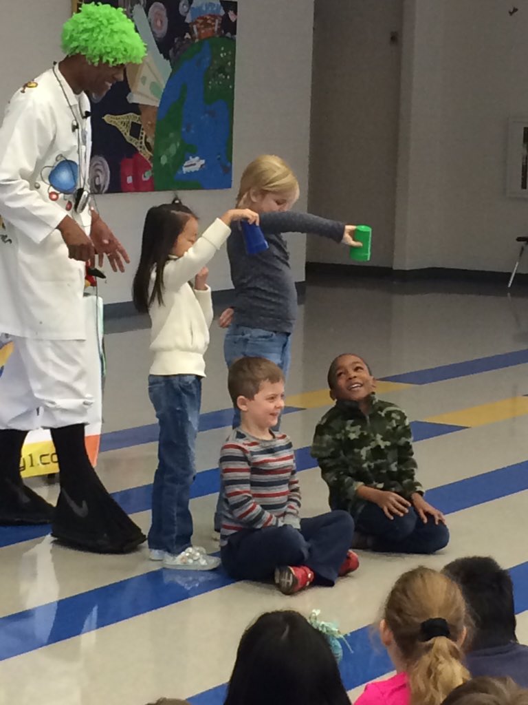 kellybkeller's tweet photo. Such a fun morning with Mr. #sciencemachine! @DolvinES #firstgrade #dolvintweets #hispassionisscience #passionfirst https://t.co/ABvqZs4aF0