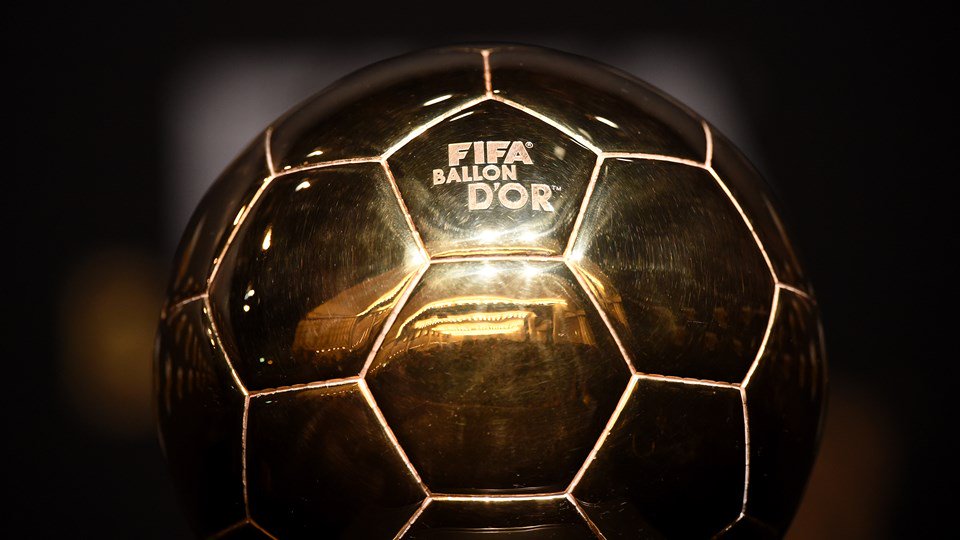 FIFAcom's tweet photo. LIVE BLOG: Take your seats in the #BallondOr Live Blog, the Gala is about to begin! https://t.co/XA2rmWKNGF https://t.co/OIxez7kAbA