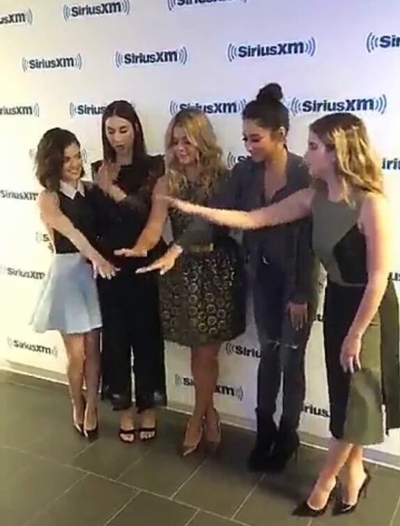 woahmitchell's tweet photo. SO CUTE IT HURTS https://t.co/F97i6sDeAv