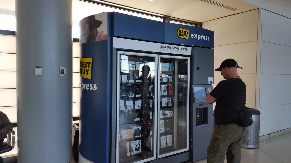 fpav's tweet photo. Sostituiamo presto con .@WIBmachines! .@NiLoIacono @DaniloMazzara #newarkairport https://t.co/5FpWRX8U9I
