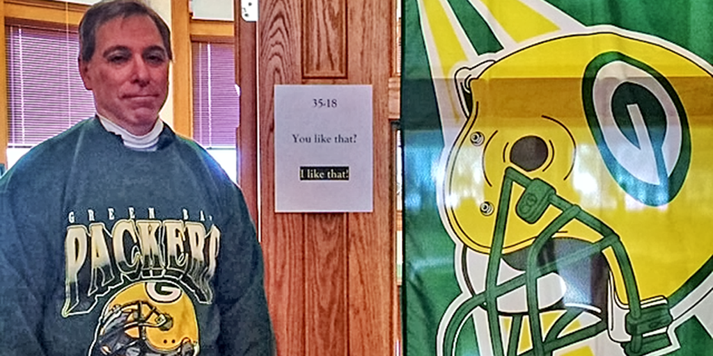 riponcollege's tweet photo. The Ripon campus has a "happy" new @packers fan today. #teamOgle https://t.co/7gHX2XOOLE