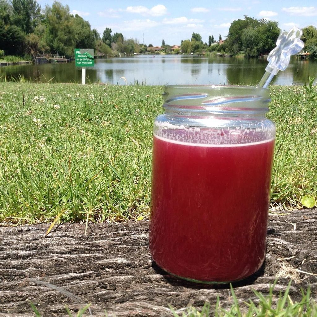 HealthieJuice's tweet photo. Tanto sol durante un lunes necesita un poco de color, con Pink Lemonade 🍹🍯🍋 dale la cuota … https://t.co/sJr9v7fTnY https://t.co/9n3dc7ZyfF