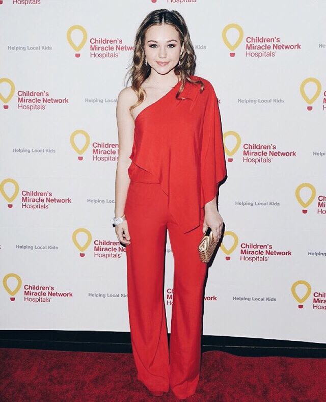 BrecMBassFan's tweet photo. I nominate @Brecbassinger she's beautiful funny and talented #Kcas2016 @KCANominees @NickelodeonTV https://t.co/djX79YwNDm