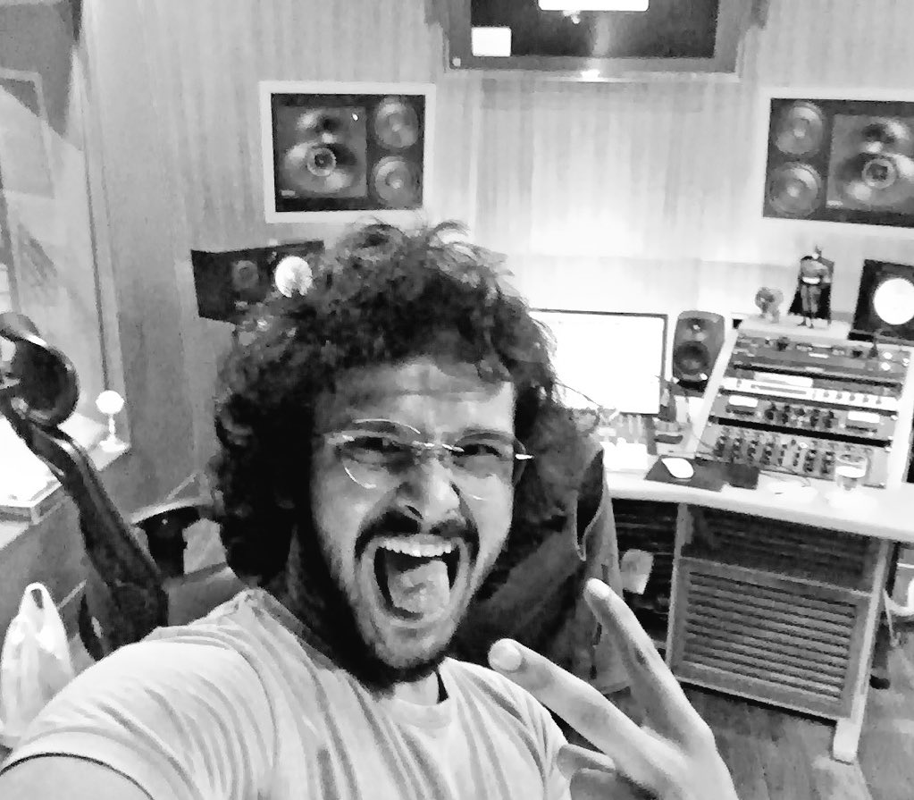 AkashShah_Music's tweet photo. #Assisting #TanayGajjar #SoundEngineering  😎🎛🎹 https://t.co/bVTbnFaak7