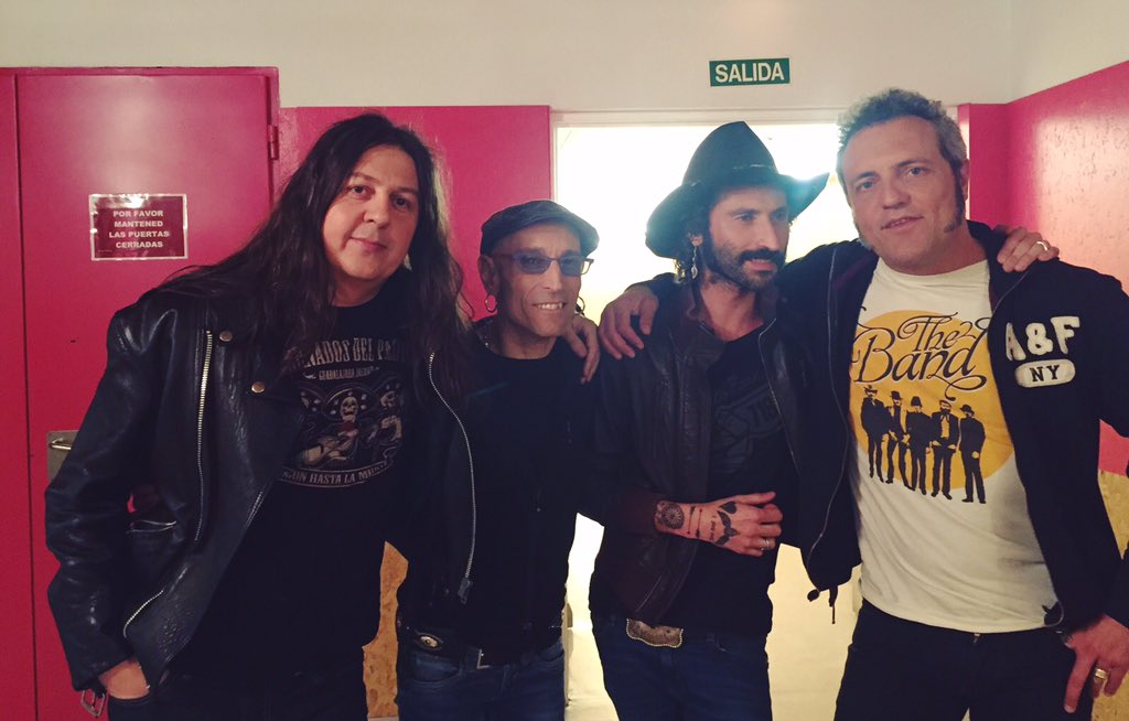 Reencuentro de pandilla.
Esta noche tocaremos Sixteen en <a href="/LateMotivCero/">Late Motiv en Movistar+</a> 
L