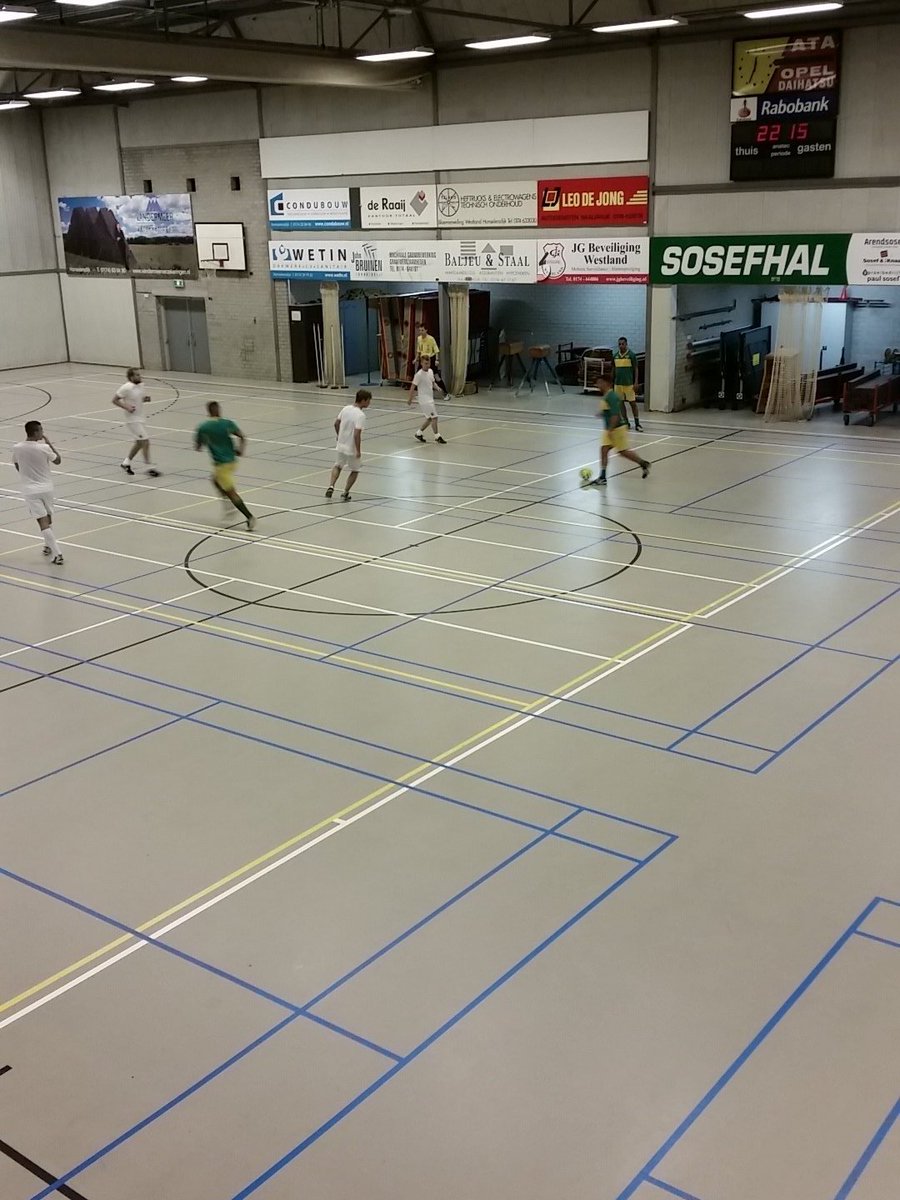 ErikSoosef's tweet photo. Zaalvoetbal bij @svhonselersdijk in de Sosef hal.  @wesleyverhoek1 is erbij! https://t.co/SmeI2IhKCW