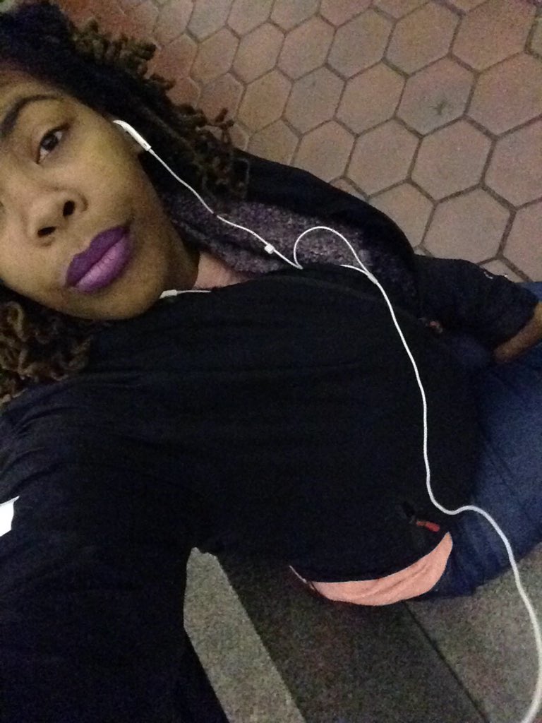 DMVTwinyTwin's tweet photo. My lips on fleek 💄💋 #asnormal https://t.co/kS1Rski7qY