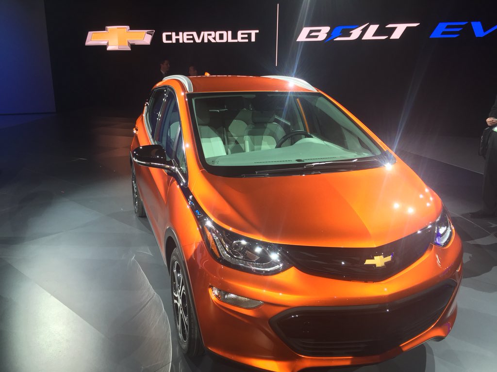 AutosMemoLira's tweet photo. Una más de @chevrolet #Bolt2017 desde @NAIASDetroit más de 320 km de autonomía @ChevroletMexico #MemoLira https://t.co/M3f6OmBzzG