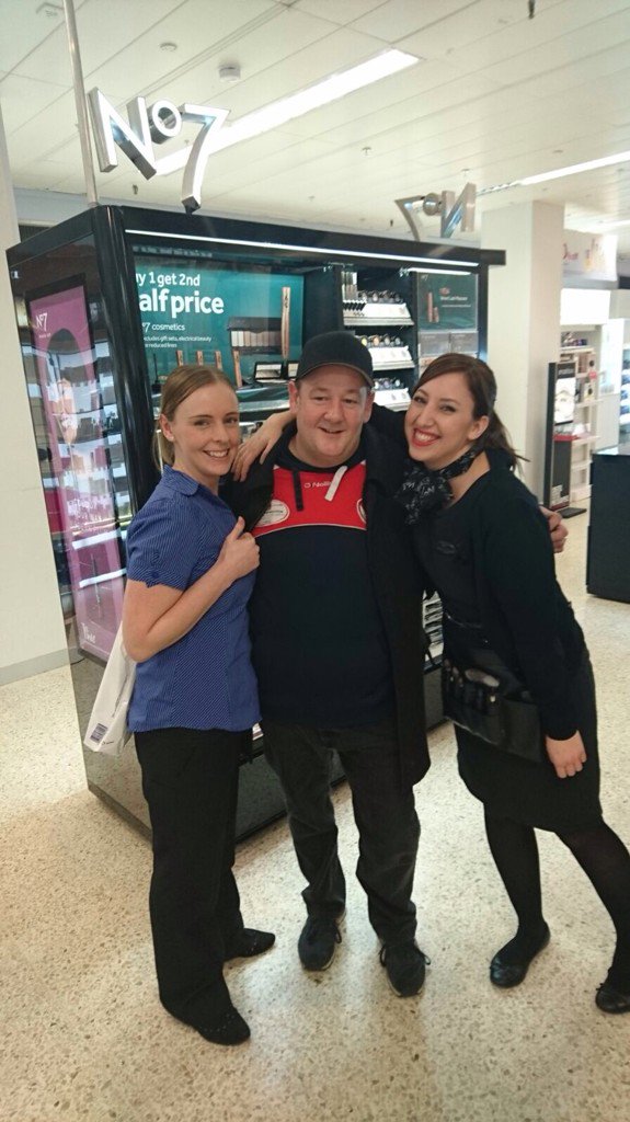 charlee_88's tweet photo. Big thank you from boots in Kettering for the photos @JohnnyVegasReal https://t.co/syJeySbHyF