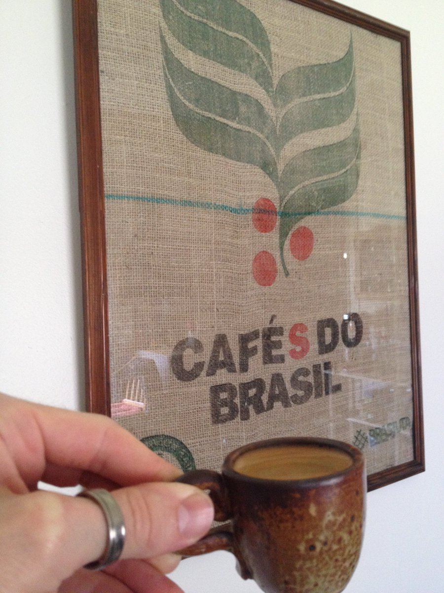 thomasviloteau's tweet photo. Cheers! @UnionPlaceCoffe espresso blend, plus made a cool coffee bag frame! https://t.co/k4ihggd3Qt