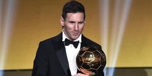 quimdomenech's tweet photo. Se lo contaréis a hijos y nietos. Habéis coincidido con el mejor futbolista de la historia. MESSI, 5 BALONES DE ORO https://t.co/oJG9WaX78r