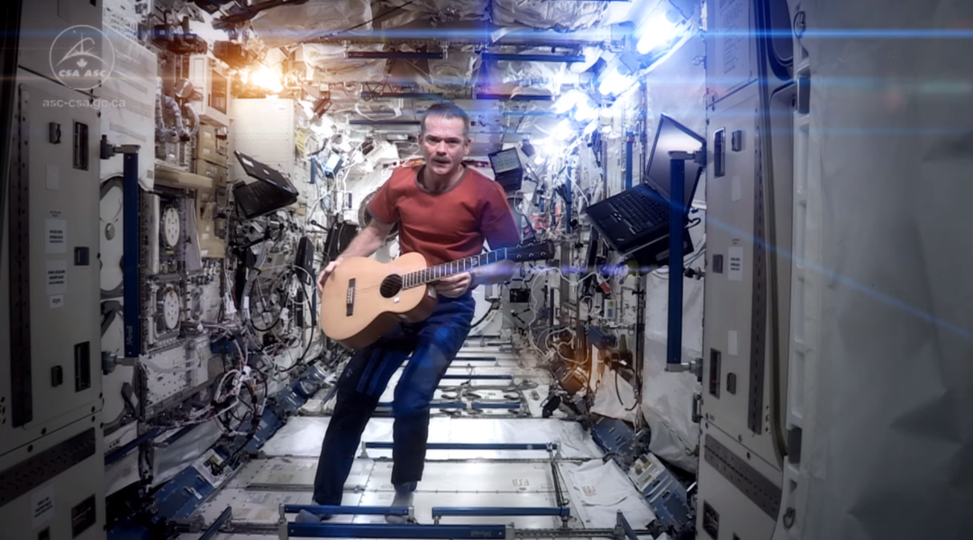 SergeWilder's tweet photo. The perfect tribute to David Bowie: an astronaut playing "Space Oddity" in space https://t.co/2TIvM3RTzs https://t.co/qqnJsxuvB4