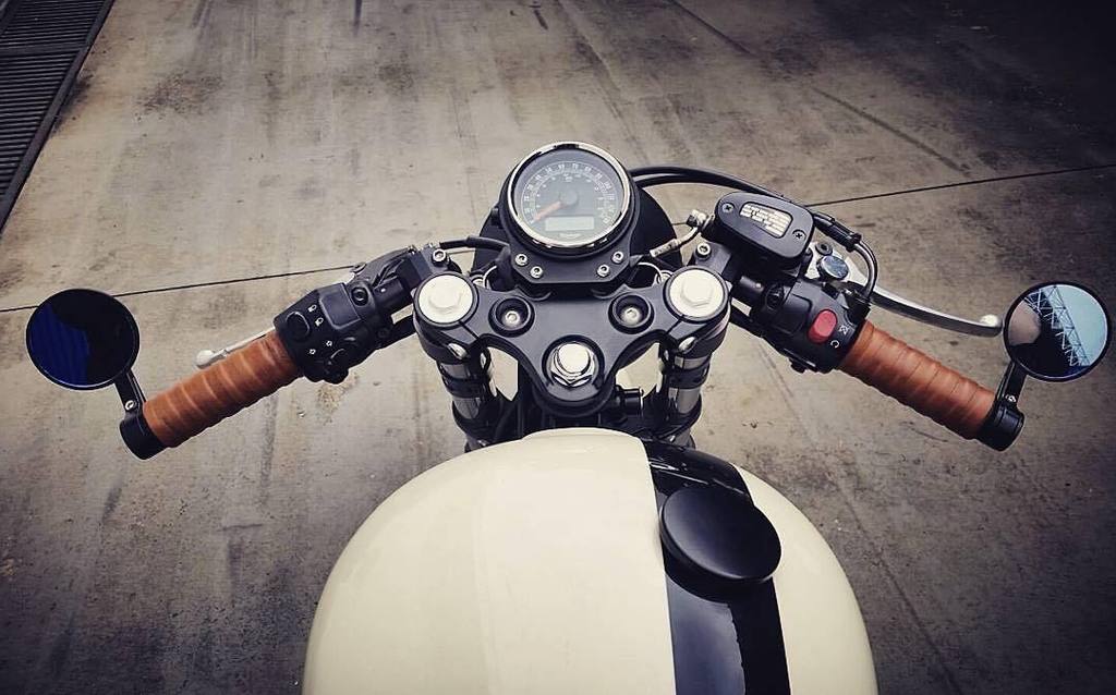 curatedmoto's tweet photo. First person rider
-------
Let's ride! #triumph #bonneville #britishcustoms #leather #roug… https://t.co/ZDCXX4Vmm2 https://t.co/W2QFWc4Zll