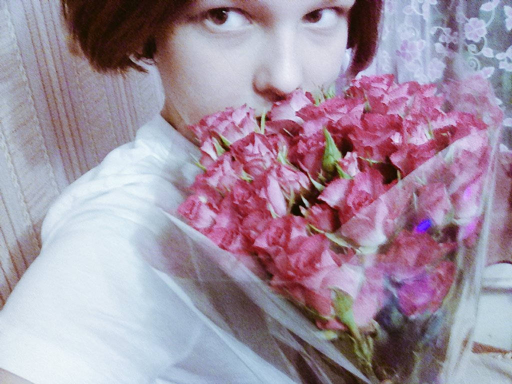 HebyZetsu's tweet photo. Мне впервые в дизни цветы подарили... Вааах...
#НасосВсем��асосам 
#ЦепочкаФолловеров https://t.co/BoY6OJyEgZ