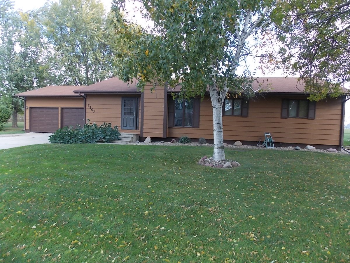 lakes_re's tweet photo. NEW LISTING IN SPIRIT LAKE, $159,900 3,200 SQ. FT. 3 BEDROOMS, 
CALL MATT FOR MORE INFORMATION 712-330-0604 https://t.co/OEUv0B0zyY