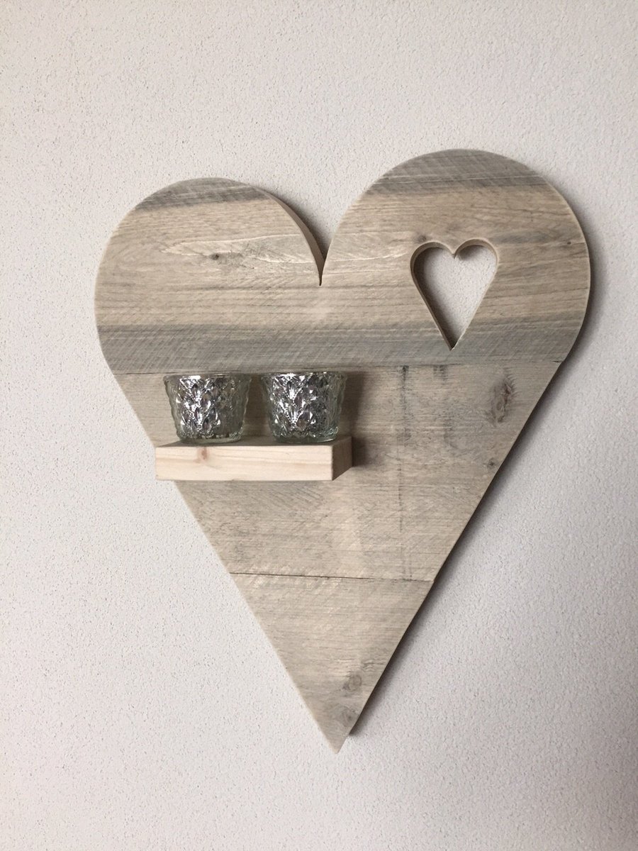 Leuk als cadeau of gewoon voor bij jezelf thuis aan de muur! #wijnrek #decoratie #hart #hert #falkwood