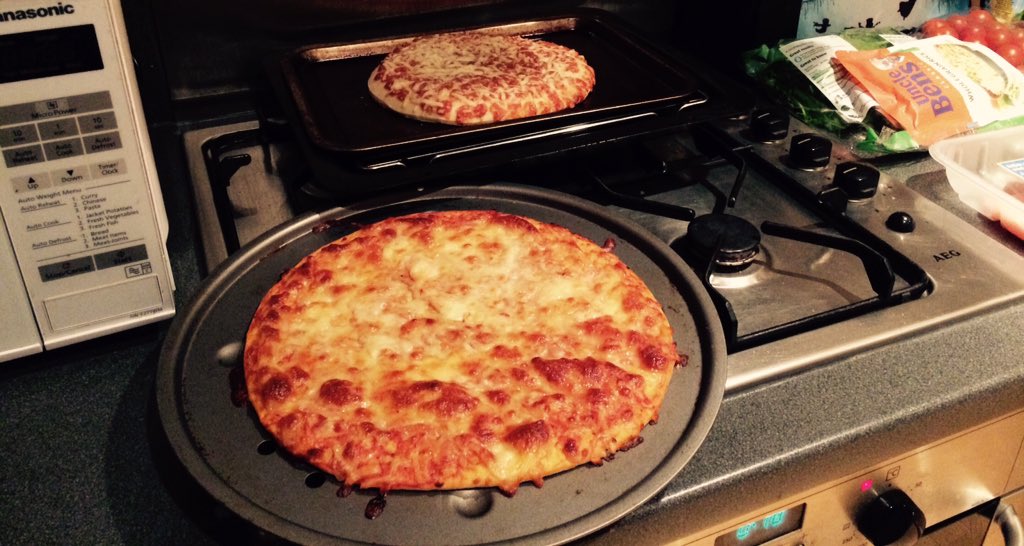 littleleamarie's tweet image. Committed teacher spending my evening cooking pizzas for my fractions lesson tomorrow #teaching #maths #primaryfun