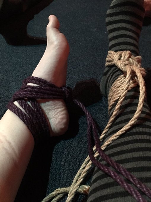 Learned that ankle suck could be b/c of type of rope not the tie itself! Gravity boot lessons with @ShayBlondie<a href="/tag/derpface"class="tags"><span>#derpface</span></a><a href="/tag/dramaticdog"class="tags"><span>#dramaticdog</span></a>