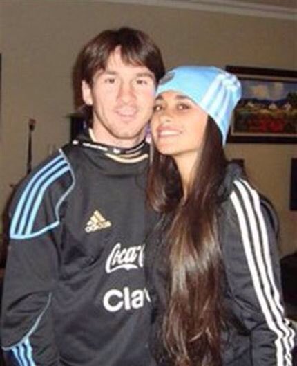 TucaFerretti's tweet image. Búscate una vieja que te ame desde que no eras nadie! #Messi #Antonella 
.
.
.