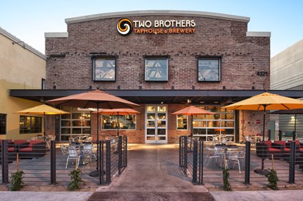 TwoBrothersBeer's tweet image. The #NationalChampionship is just a few hours away! Get your drink &amp;amp; eat on @ #TwoBrosScottsdale