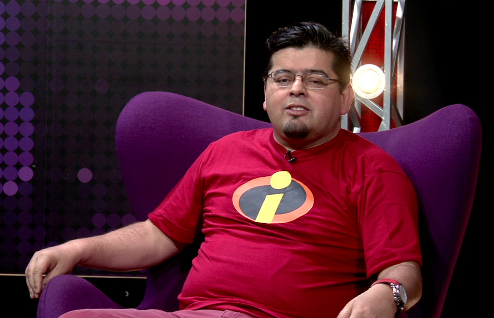 Buenas tardes y bienvenidos a #ZonaDeEstrellas. Nos acompaña el comediante Mauricio Medina, junto a <a href="/NatalyChilet/">Nataly Chilet</a>.