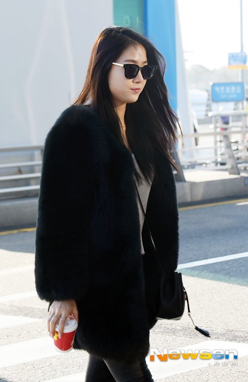sistarspot's tweet photo. 160112 #SISTAR #Soyou @ Incheon Airport heading to Shanghai https://t.co/UkK5m4tqKD
