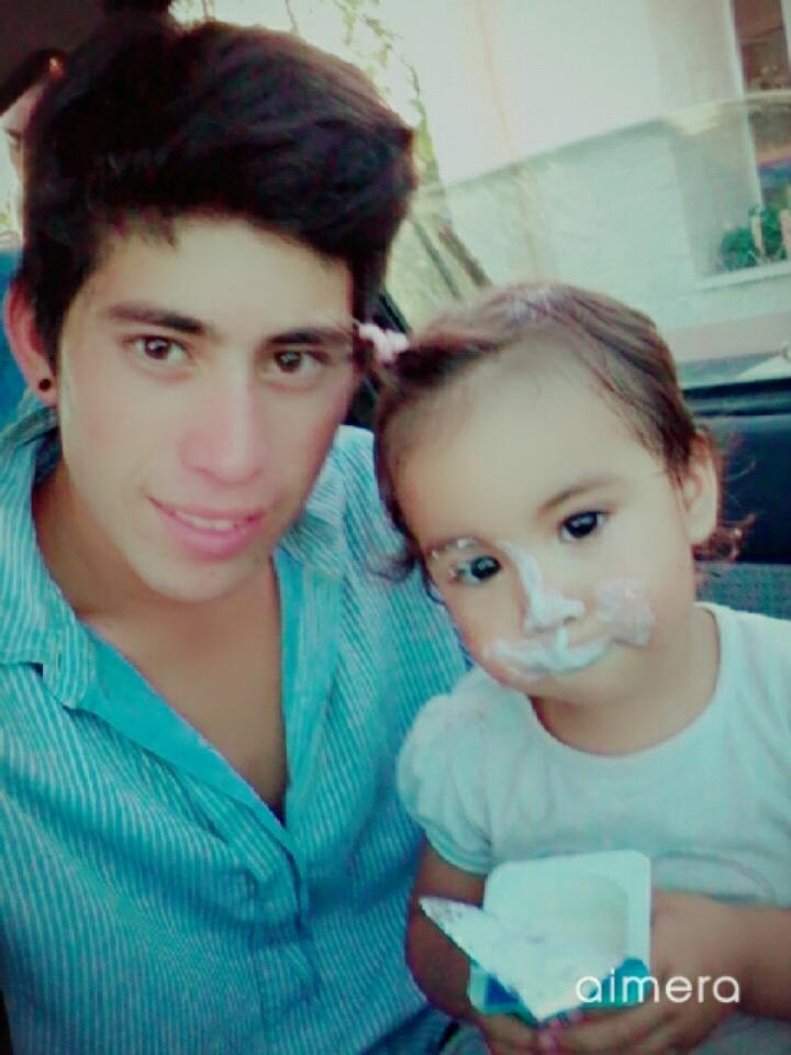 WalterRoldan17's tweet photo. Yogurt si cuchara jaja. Primita #Amira 😍 https://t.co/5iiAbNkU9Z