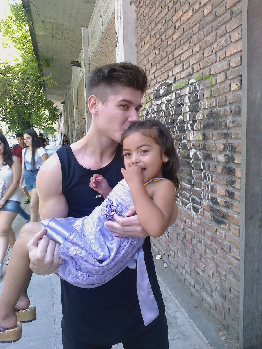 crislamorocha22's tweet photo. @nachonayar .gracias por saludar a mi reina nacho ..te ree copaste ...♥♥♥ https://t.co/KQacYBquux