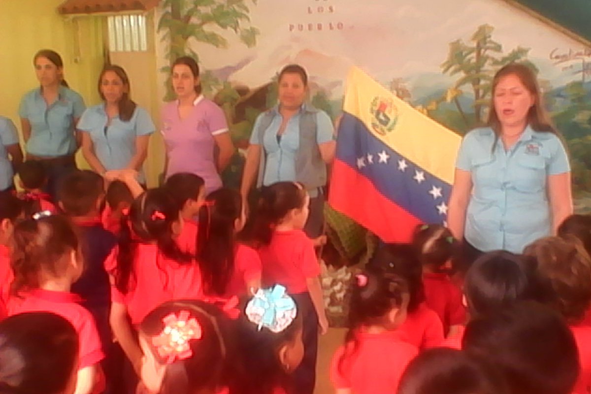 Himno nacional para el inicio de la semana turno de la tarde @MPPEDUCACION <a href="/rodulfohumberto/">Rodulfo H. Pérez H.</a>