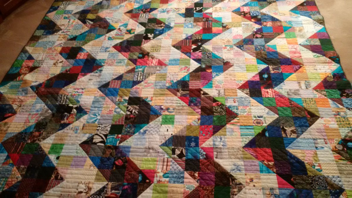 quiltingnswva's tweet image. LOVE LOVE my first completed quilt of 2016 with Aurefil.   #lovetoquilt #scrapquilting @alexveronelli