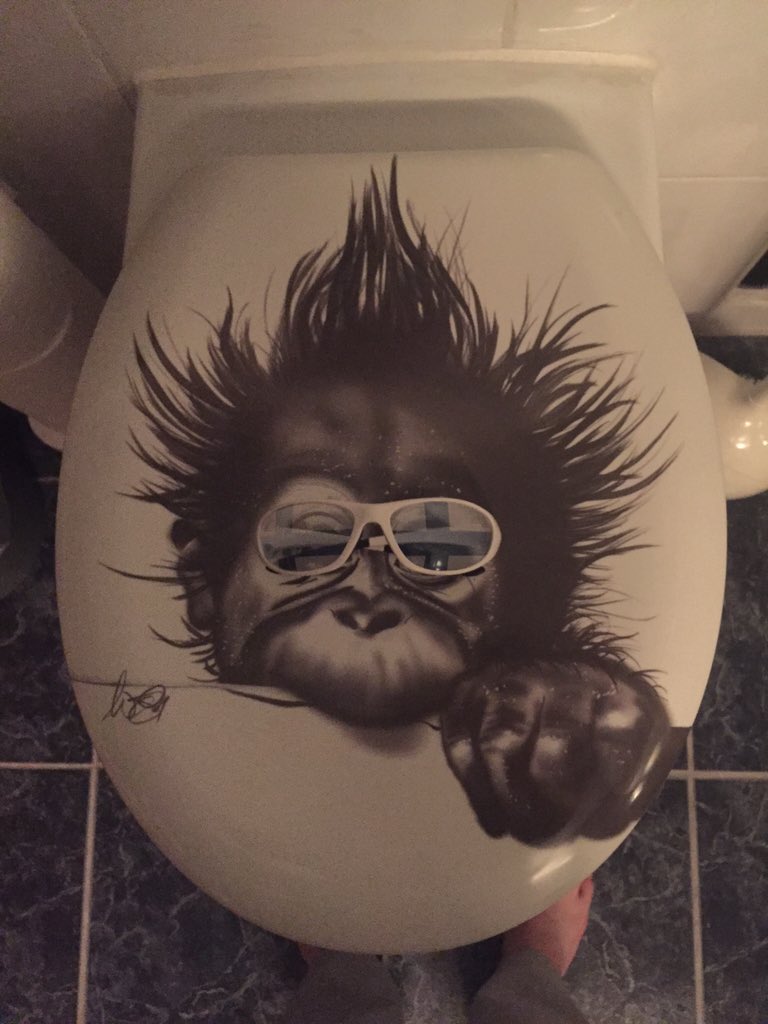 HSchermman's tweet photo. @Lekker_spelen MAAAAMMM, BEN IK AL GEINIG? #zonnewcbril #wcool https://t.co/9gWhw1p9g1