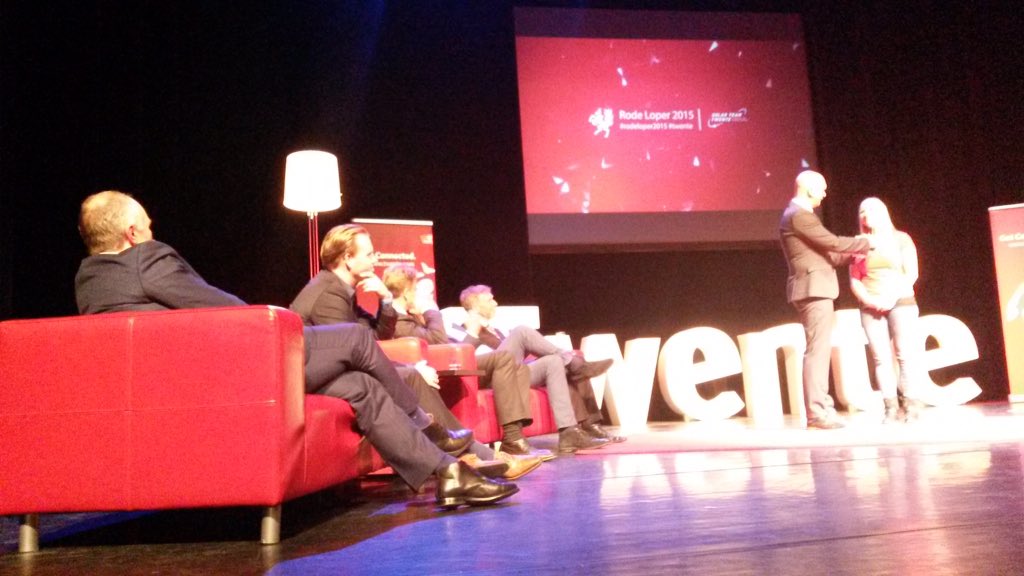 Johncvte's tweet photo. We huldigen voor de #RodeLoper2015 het @solarteamtwente die later ook die loper wint! https://t.co/MgNSE8WVaM