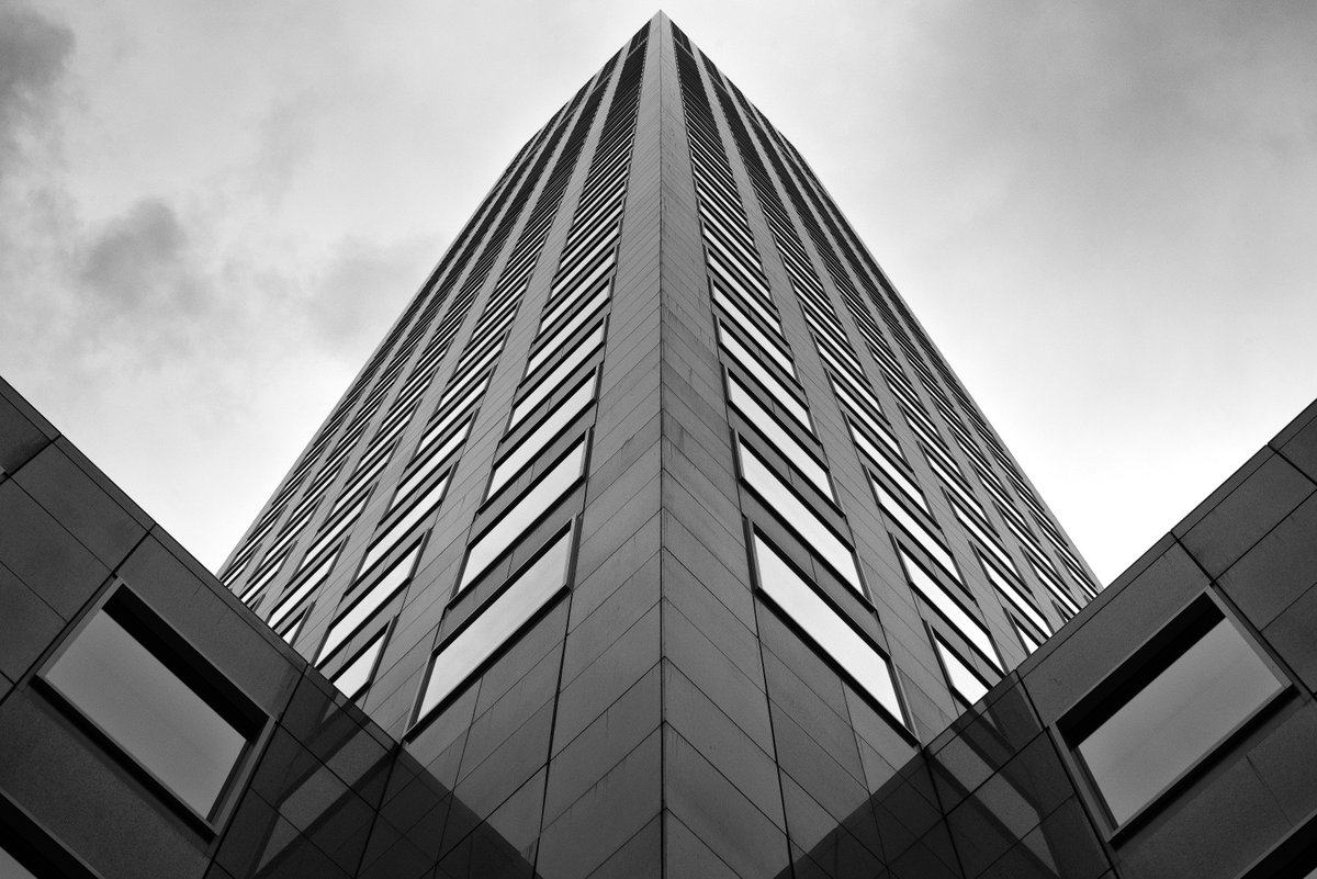pixelanche's tweet image. Pillar of Concrete and Glass.
#architecture #photography