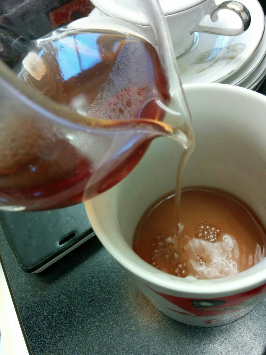 GongfuGirl's tweet photo. Sometimes brewed Kenyan purple tea actually looks purple. https://t.co/vM2hwkEc2b