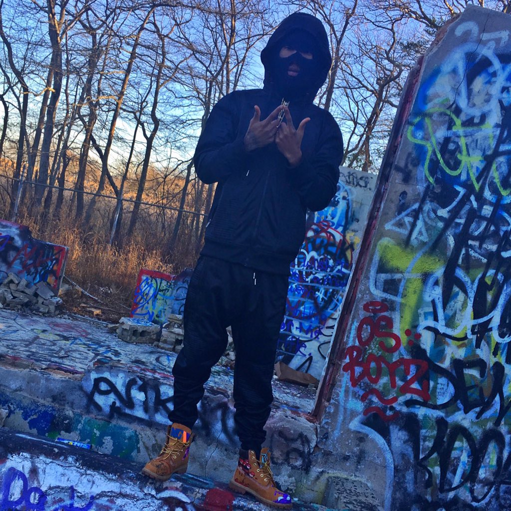 shmoneyG103's tweet photo. VIDEO SHOOT 🎥 #DARKST🌟R https://t.co/FIYRt4g3xe