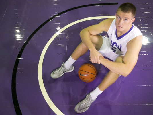 azcsports's tweet image. .@GCU_Hoops' Joshua Braun earns WAC Player of the Week honor. @azc_obert has details - azc.cc/1SKcQhY