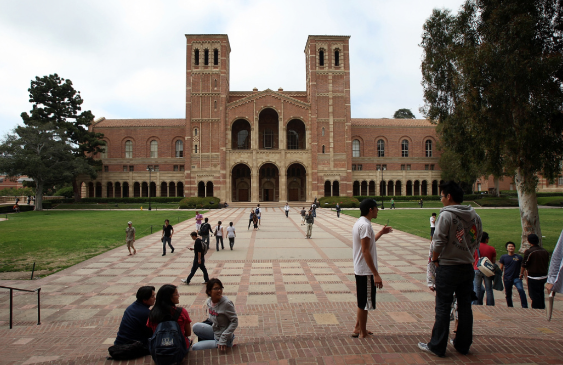 KPCC's tweet photo. .@UCLA reports a record 119,000 applications for its fall 2016 class https://t.co/52cHhvrerG https://t.co/k6rn1yQmtO