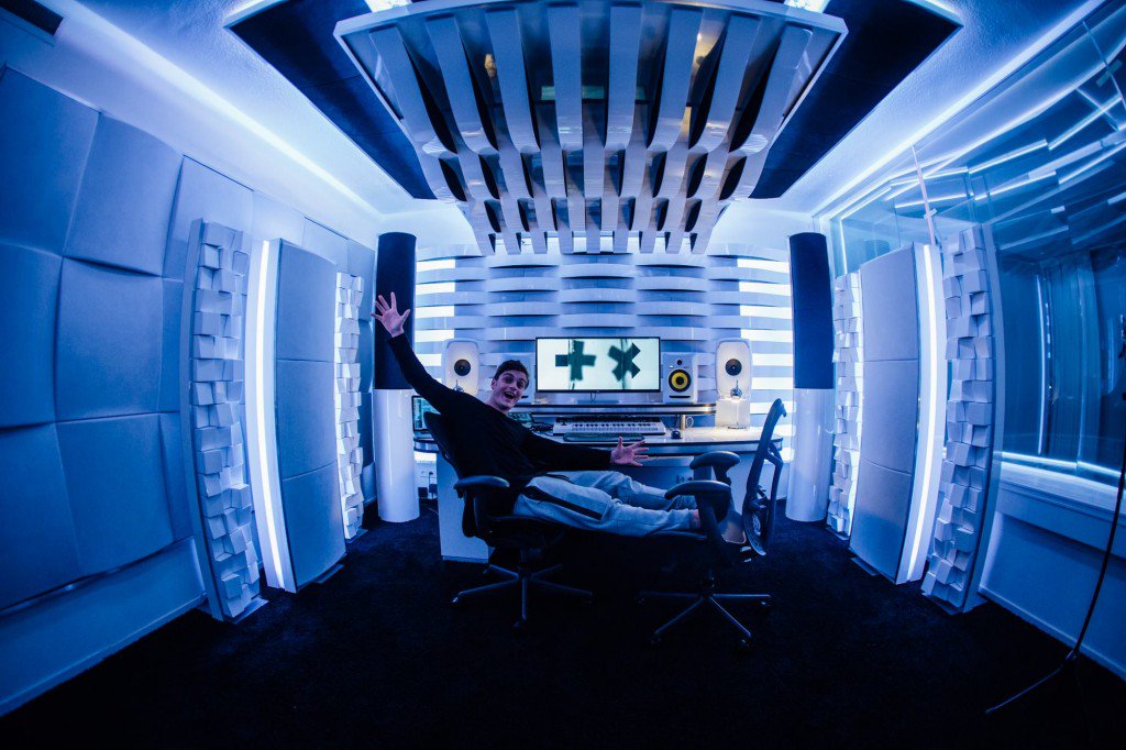 YourEDM's tweet photo. .@MartinGarrix Casually Drops News He's Working On An Album https://t.co/YFBTY3b9Qe https://t.co/mNe1P11iL8