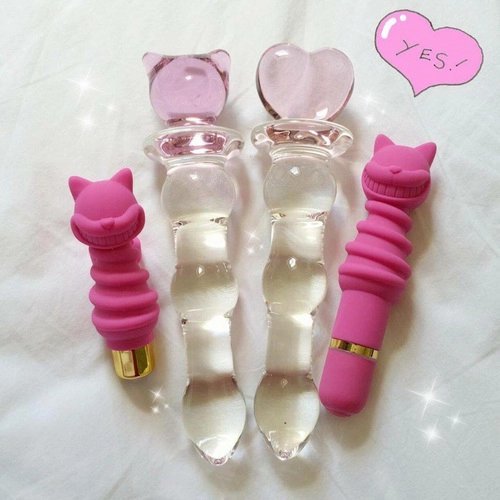 carrionwit's tweet image. ❝Daddy got his Pretty Boy some toys. Even some that can be played with in the bath, @NotABanshee.❞