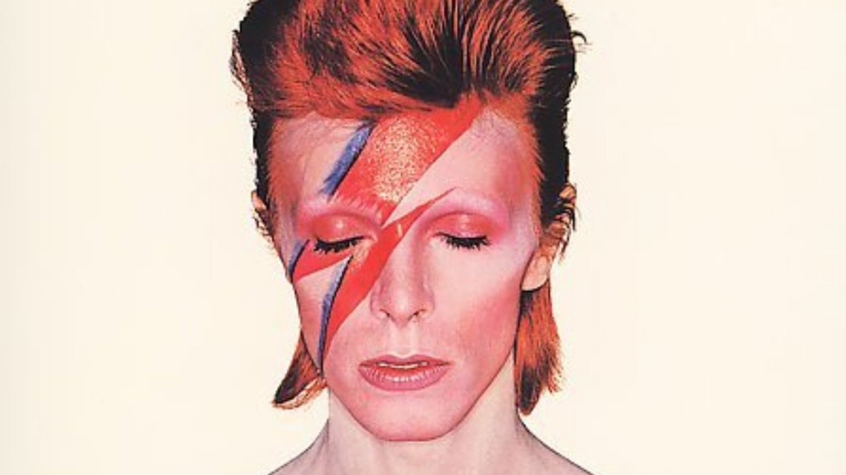 jamukzero's tweet image. Goodnight David Bowie, you were a huge inspiration to many x