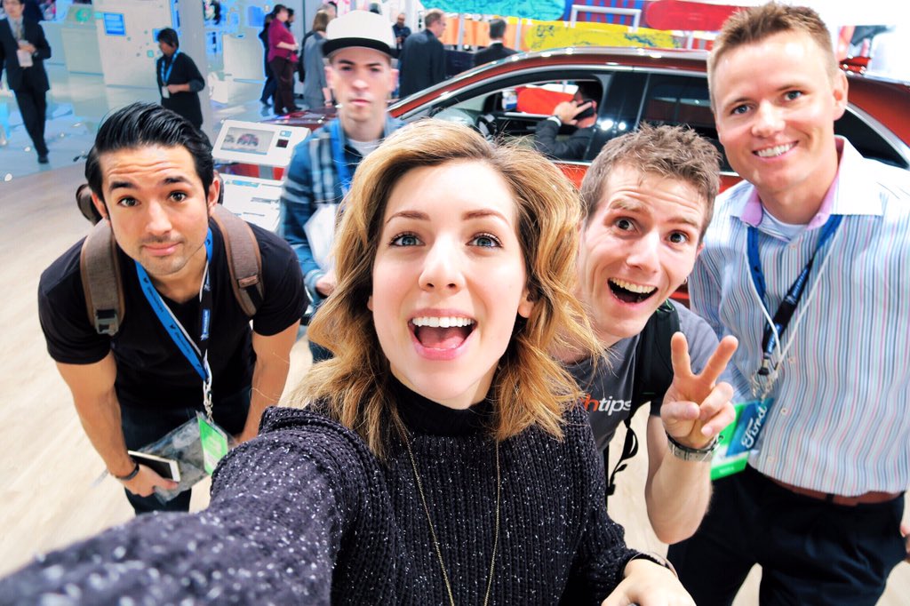 Strawburry17's tweet photo. The @Ford floor is LIT 🔥😏🔥 #TalkWithFord #FordNAIAS #ad https://t.co/8PRbsEx5Ul