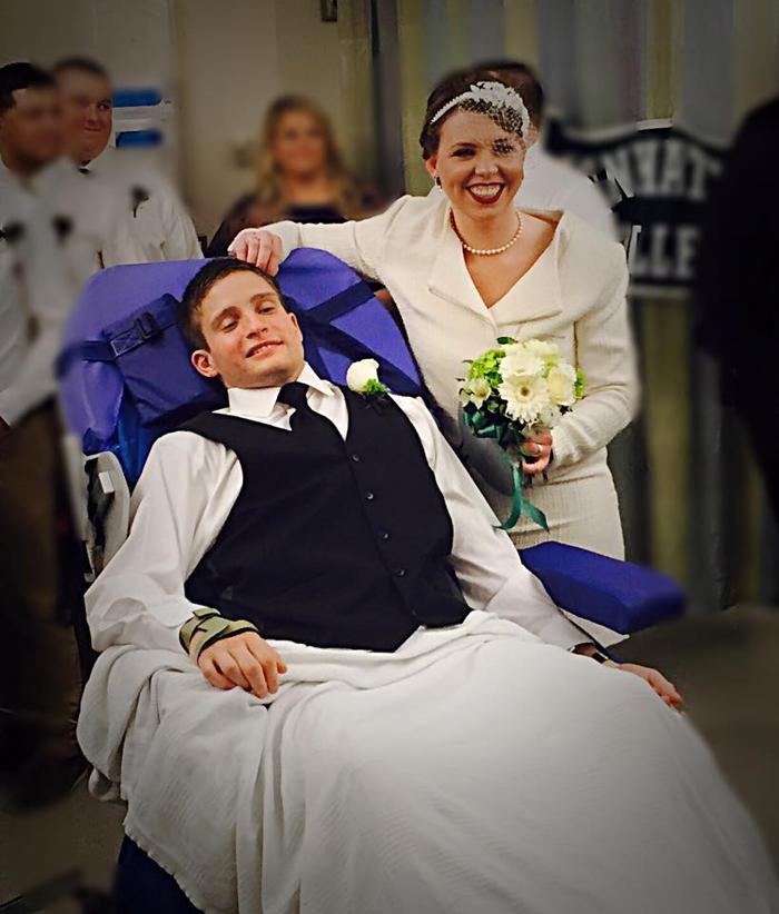 BostonDotCom's tweet photo. Secret Service agent paralyzed in fatal NH crash gets married at Mass. General
https://t.co/nnWzsC3UFX https://t.co/1TQC4XdeVF