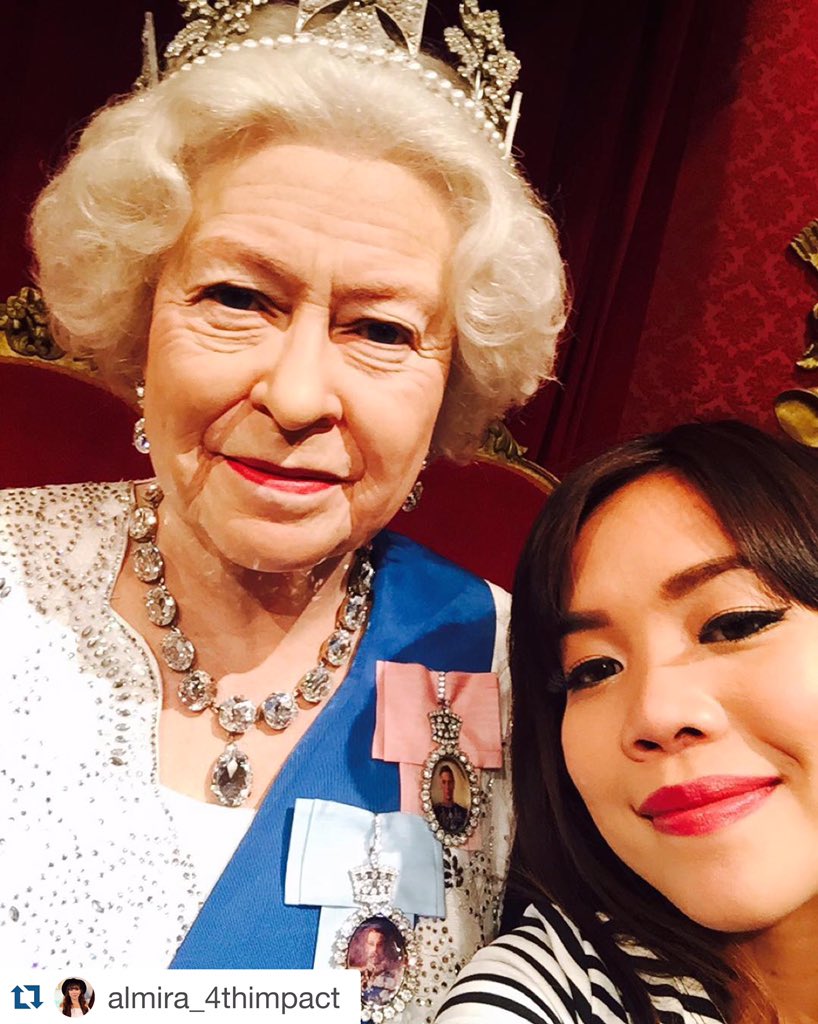 4SISTERSMUSIC's tweet photo. Dreams do come true. Finally meet Her Majesty Queen Elizabeth II 😉💛🙌🏻 I really believe one day this will be Real ❤️ https://t.co/r5X55EF0QU