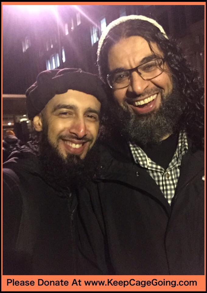 Majstar7's tweet photo. That amazing feeling when you're not holding a paper that says #WeStandWithShaker but actually w/ him ❤️☝🏻️ #Gitmo14 https://t.co/W4oZEky0bZ