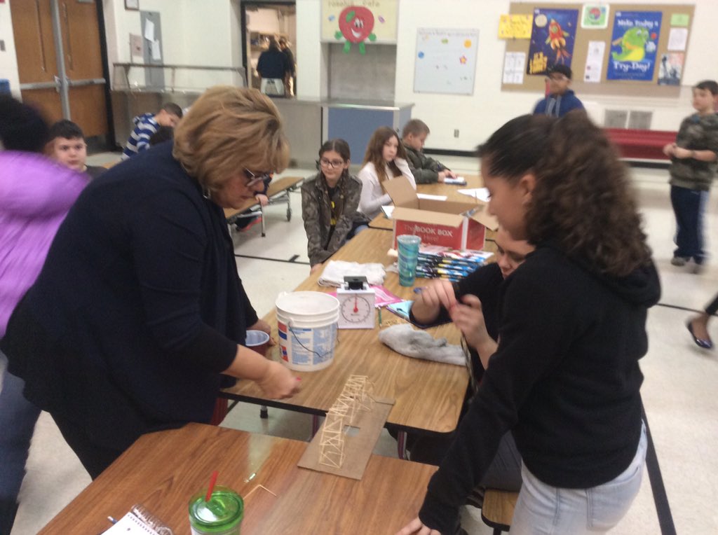 zhao_SMSD's tweet photo. Testing our bridges to see hold much weight they can hold. #Rockets512 @rhsherma https://t.co/fT8Y6iuWMt