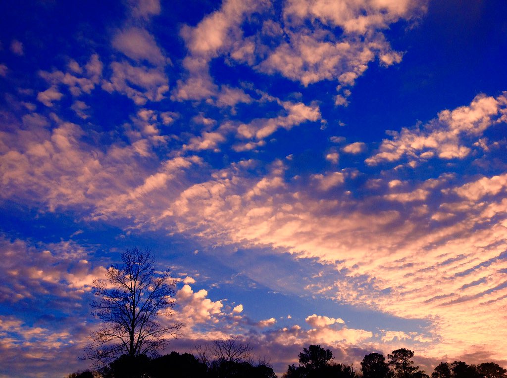 TerriGreenUSA's tweet photo. Sunset at Mountain Park in Roswell, Georgia @BradNitzWSB @spann @wsbtv @weatherchannel @yourtake https://t.co/5OnN9ucAdS