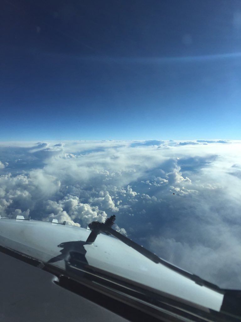 Dickie737's tweet image. Today&apos;s view from the other seat,still just as good. 😉 enjoy.  #avgeek #commandtraining #pilotsview