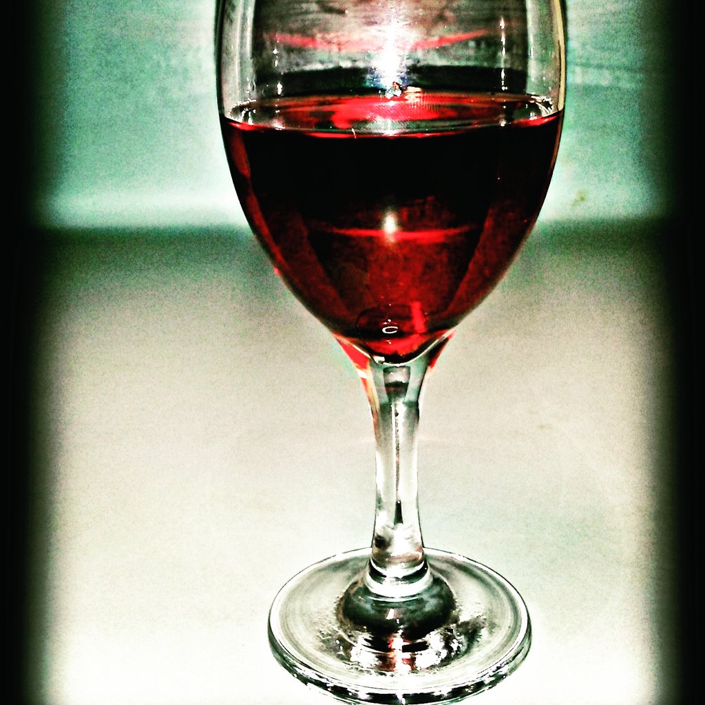 RealCyfashkilla's tweet photo. Cheers #wine #red #TheRealCyberfashionkilla https://t.co/3fA2I2k1hM